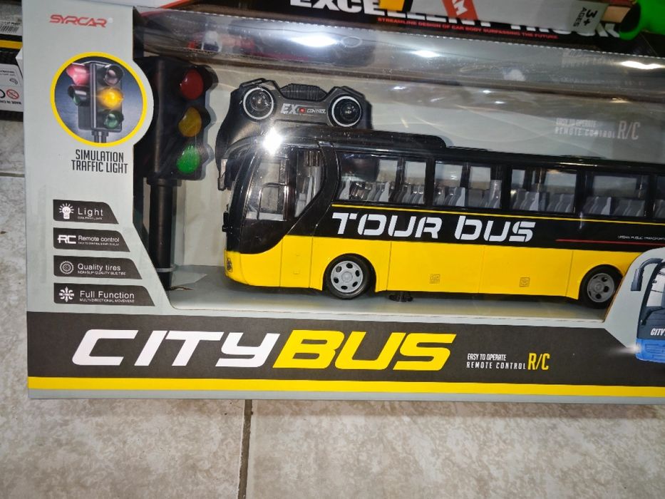 Автобус с дистанционно и светофар комплект, със светлини и звуци