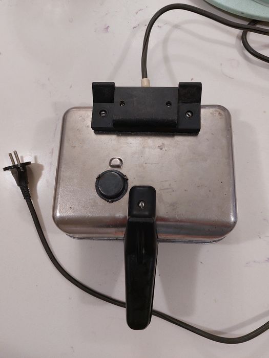 Электровафельниа Вафельница