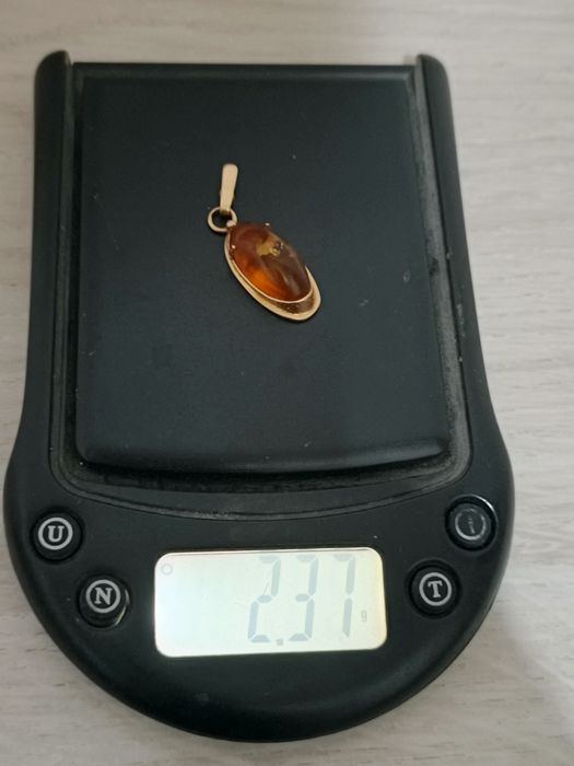 Золотой кулон с янтарем советский