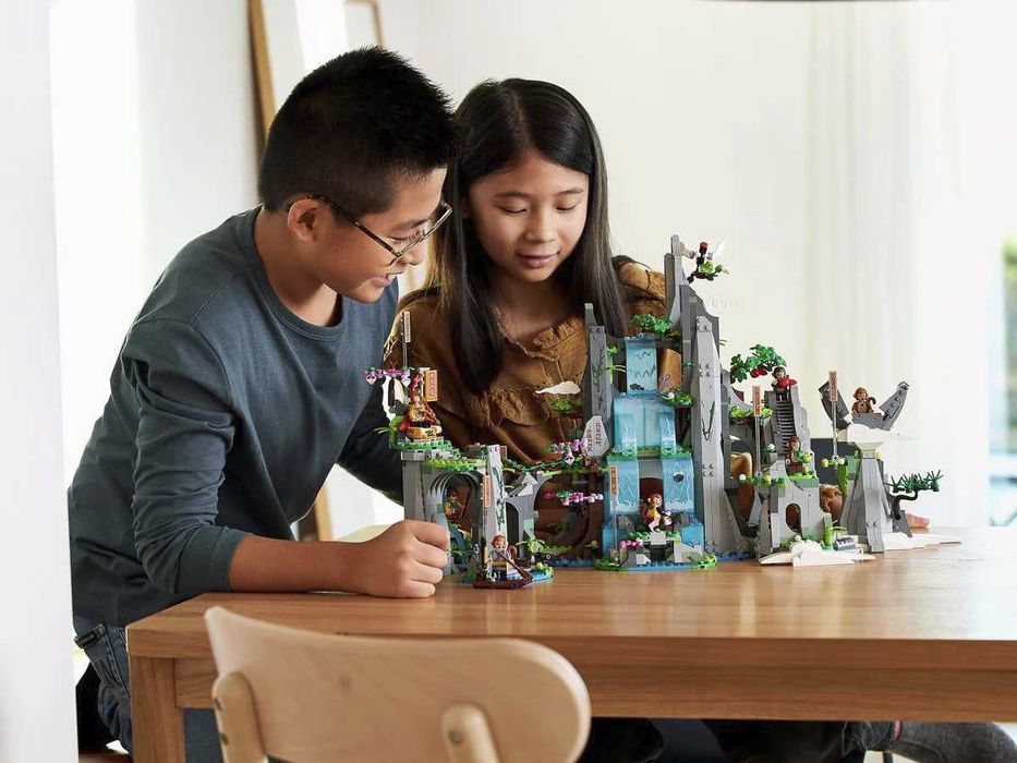 LEGO Monkey Kid 80024 The Legendary Flower Fruit Mountain