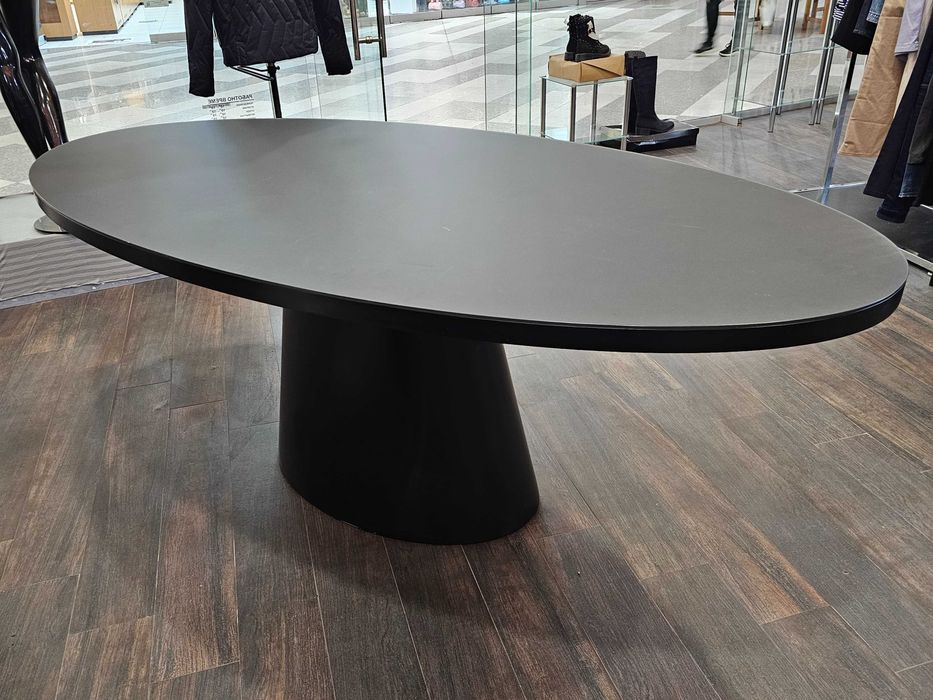 Дизайнерска елипсовидна маса – черна, с черно матирано стъкло