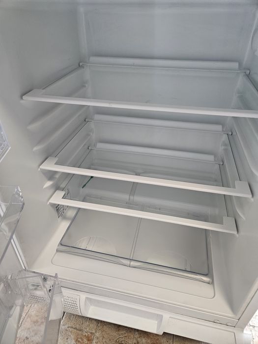 Хладилник за вграждане елекролукс