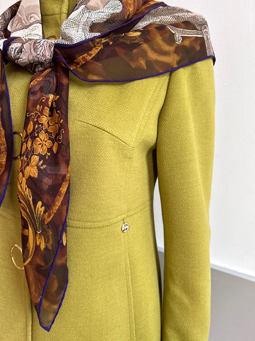 Siste’s  елегантно кокетно парто в страхотен цвят