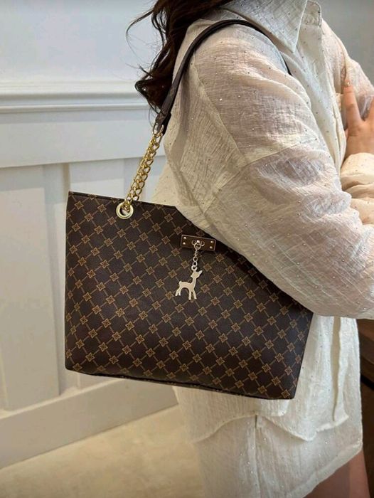 Чисто нова модерна дамска чанта !