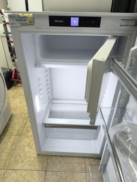 Хладилник с вътрешна камера Miele K 7234 E -