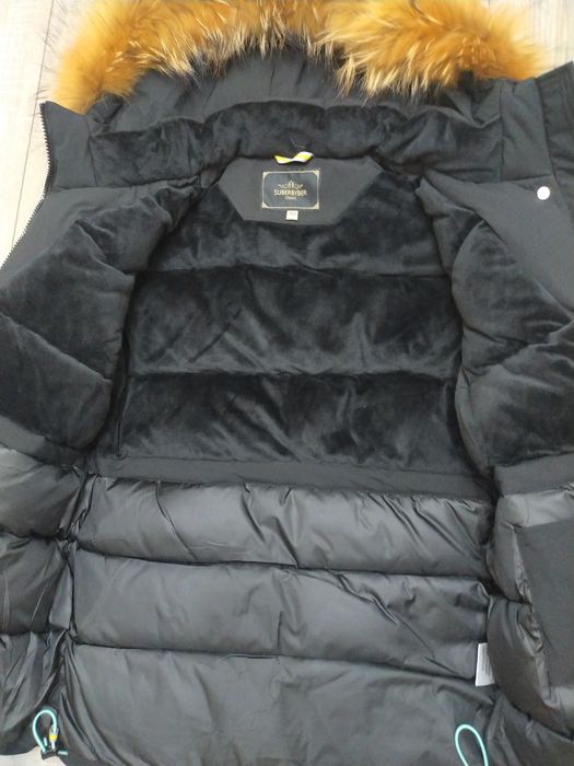 Продам зимнюю куртку на девочку