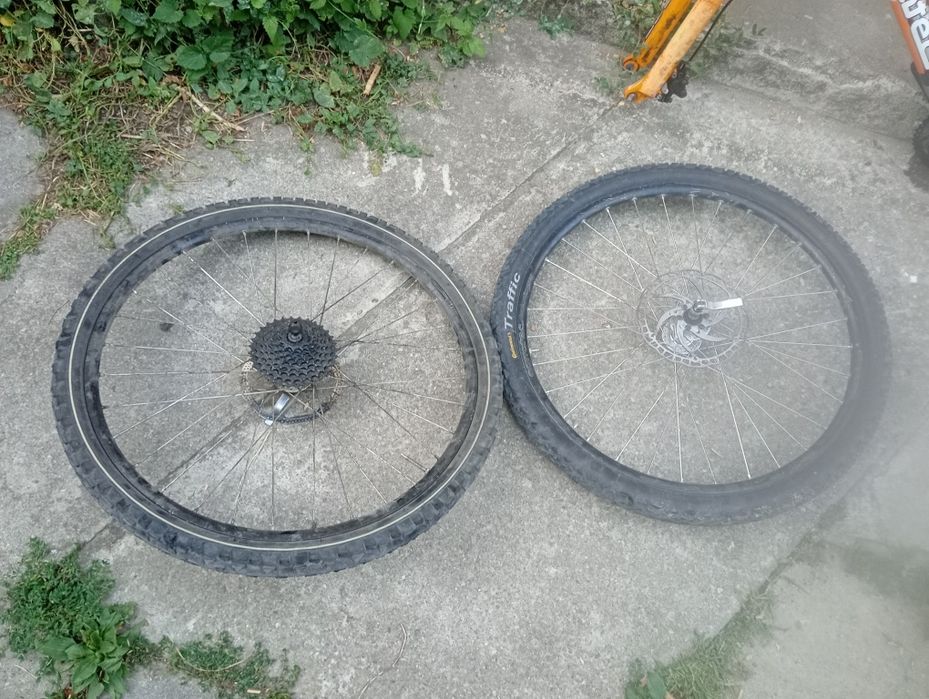 vand cadru bicicleta aluminiu + roata fata spate aluminiu pe disc.