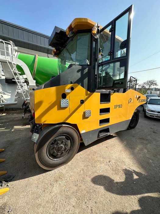 Каток пневмошинный XCMG XP163