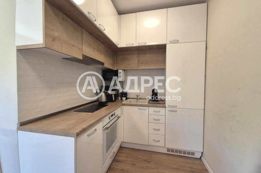 Тристаен апартамент в кв. Бриз, в модерен затворен комплекс с басейн.