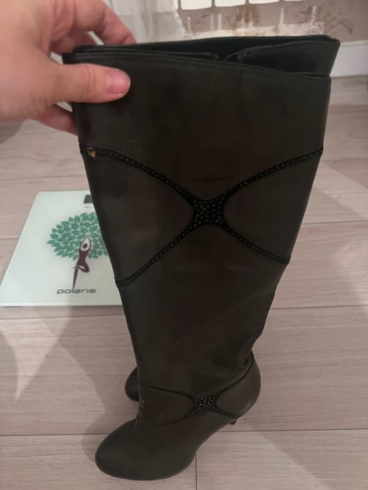 Продам кожаннык сапоги 39 размғр