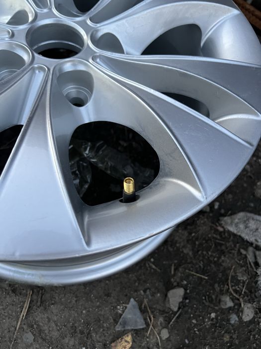 Легкосплавный диск R15