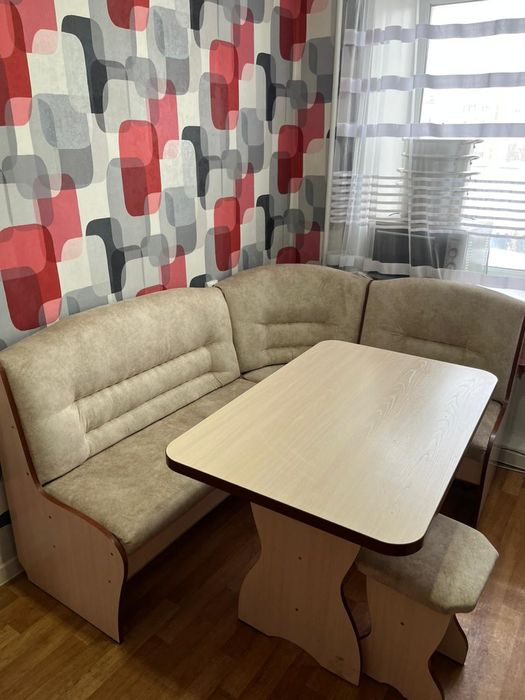 Продается куханный уголок. Стол стулья