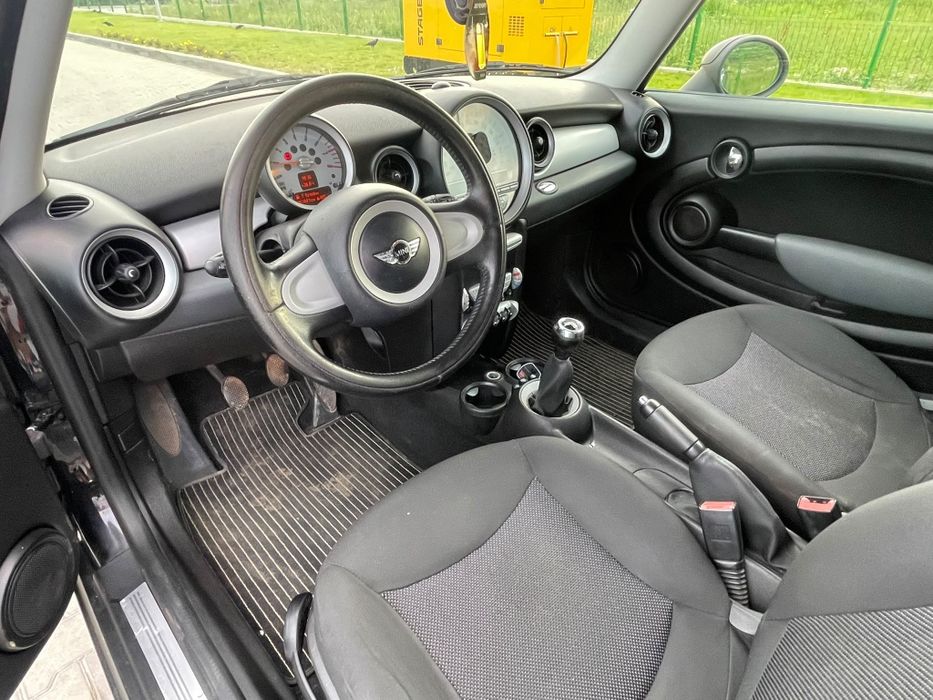 Mini Cooper 1.6 Benzina An Fabricație:2009   Proprietar