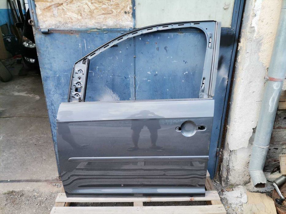 VW Caddy предна лява врата 2016година