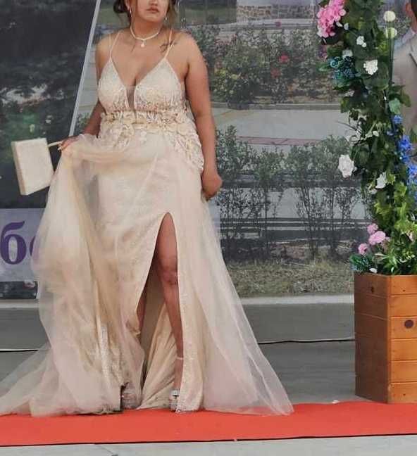 Официялна бляскава рокля