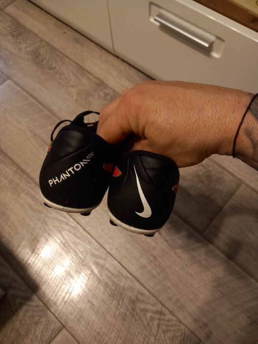 Детски футболни бутонки