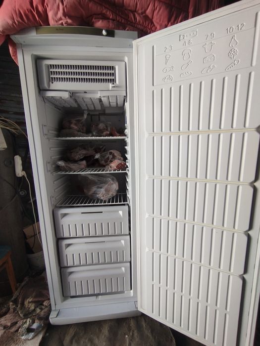 Продам морозильник