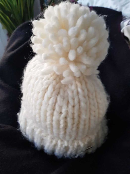 Caciula alba Barts Deluxe + fular lung alb