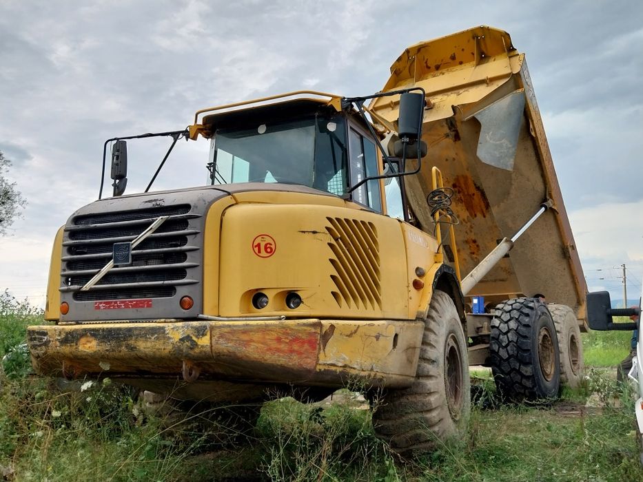 Lucrari de excavare,terasamente,decopertari,Inchiriez dumper ,excavato