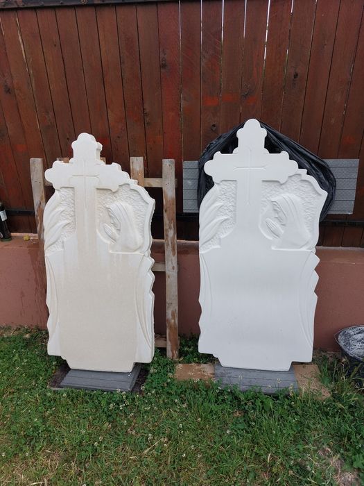 Vând cruci realizate din praf de marmura și mozaic de marmura