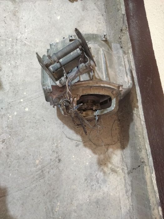 Генератор сотилади ишлайди