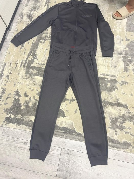 Trening guess barbati