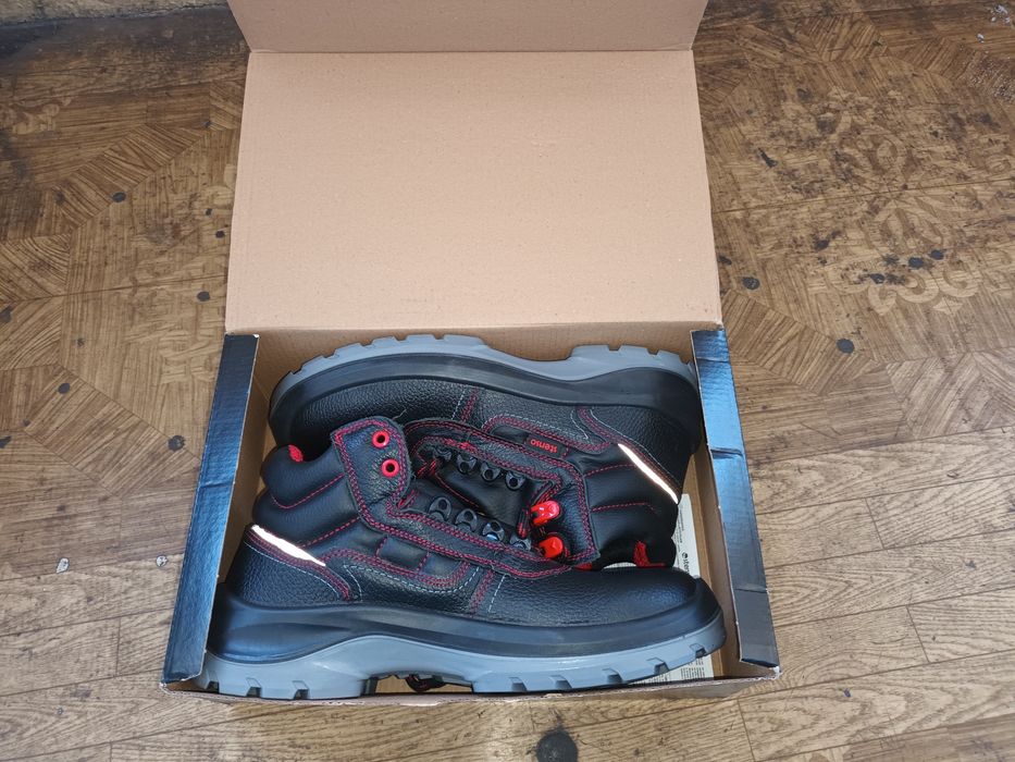 Работни обувки с метално бомбе