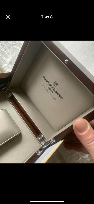 Коробка Frederique Constant от часов пустая.