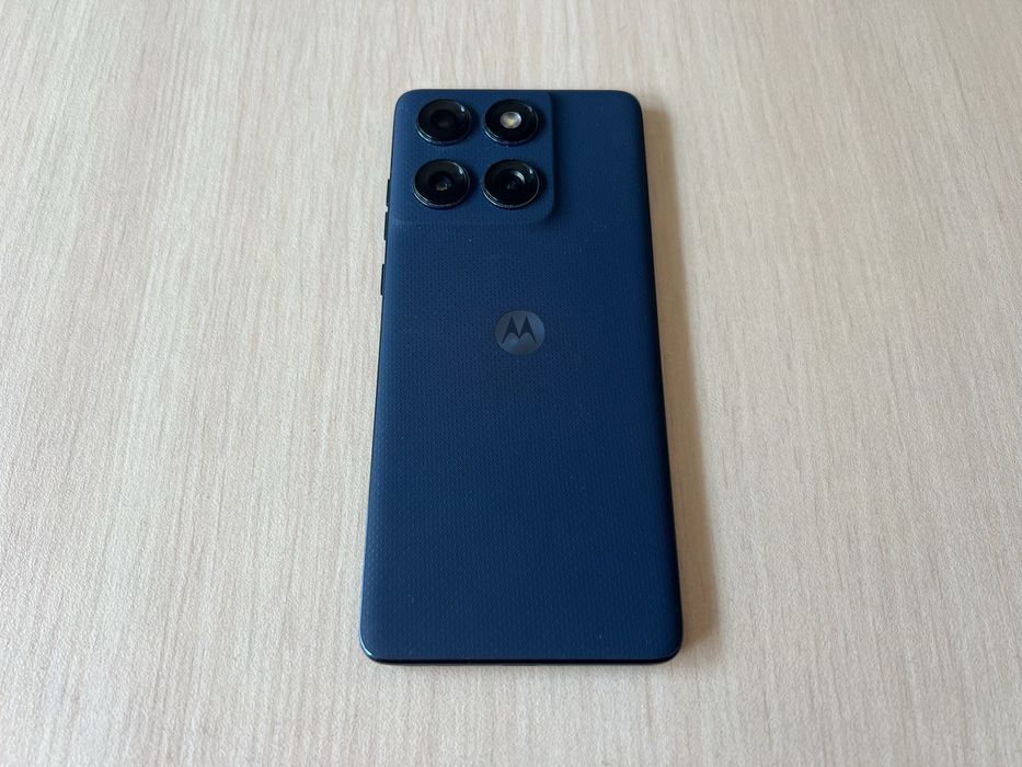 Продавам Motorola Edge 60 256/8+4GB