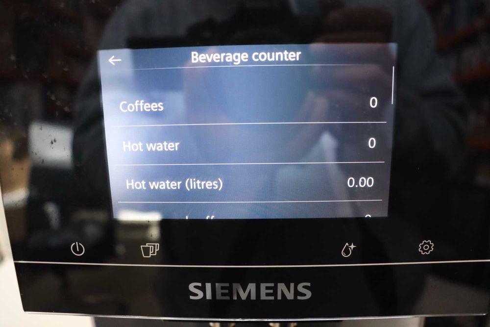Siemens автоматична кафемашина EQ700 Integral, Голям цветен TFT дисплей, 36 топли и студени напитки, Студено приготвяне, Управление чрез приложение