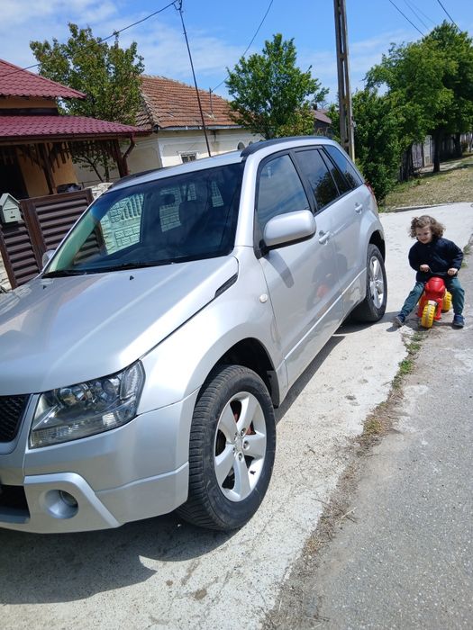 Vând sau schimb suzuki