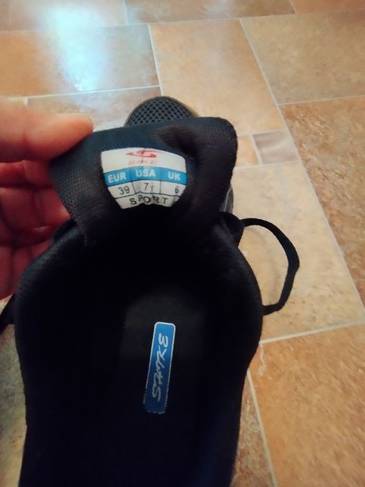 Кроссовки в отличном состоянии