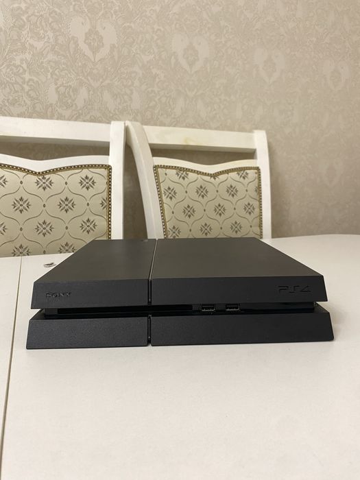 Продам PlayStation4 500Гб памяти