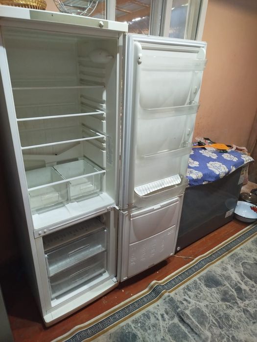 Холодильник Indesit
