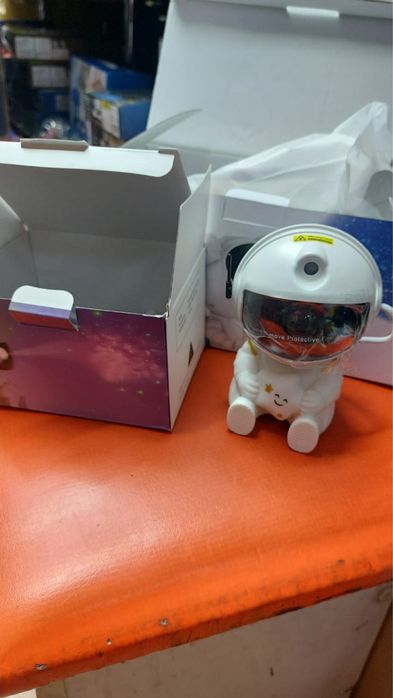 Ночник проектор космонавт