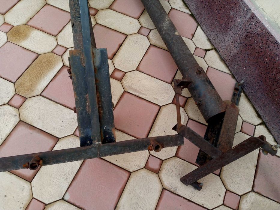 Железные стойки для спутниковых антенн.Цена 100 тыс