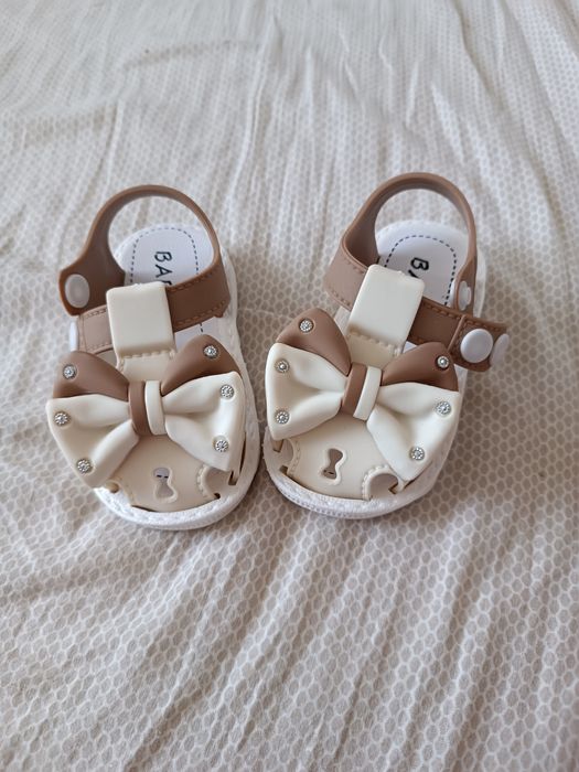 Сандали детские новые