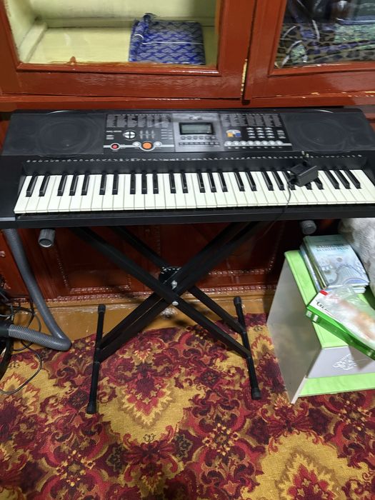 Продаю синтезатор электронный