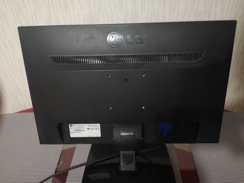 Монитор LG Flatron e2041 продам