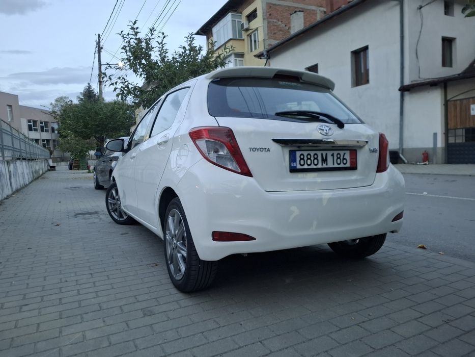 Тойота Ярис Toyota Yaris