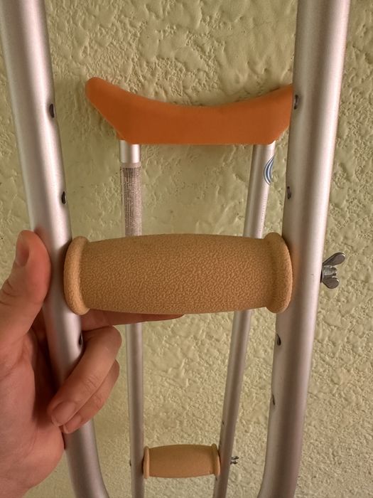 Продаются костыли