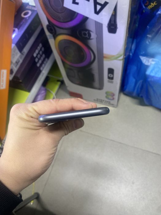 Продам айфон 11