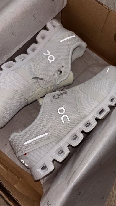 Кроссовки On, белые, новые, оригинал