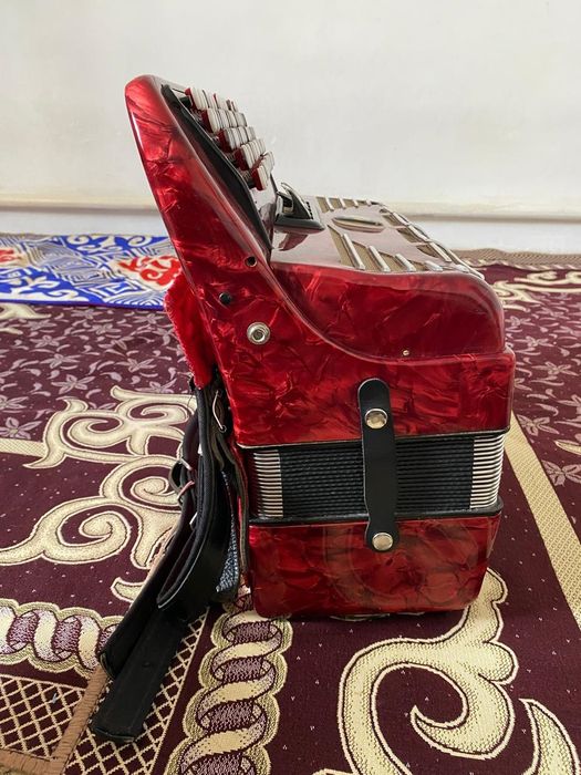 Б/у Баян сатылады