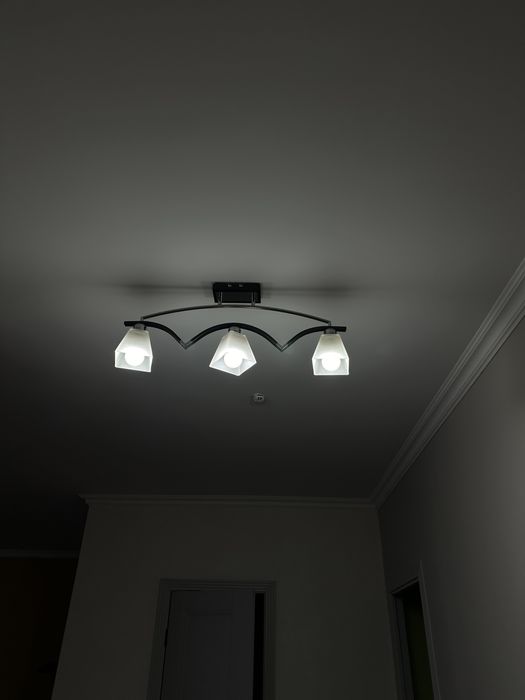 Продаются люстры