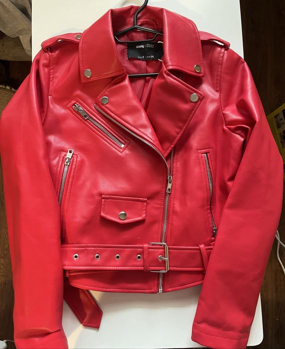 Червено кожено яке