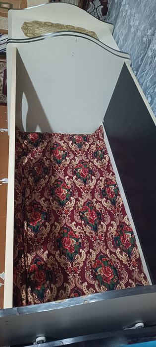 Bolar kravati qimirlaydi ustini olsa kravat buladi pastiga 3 ta g'alad