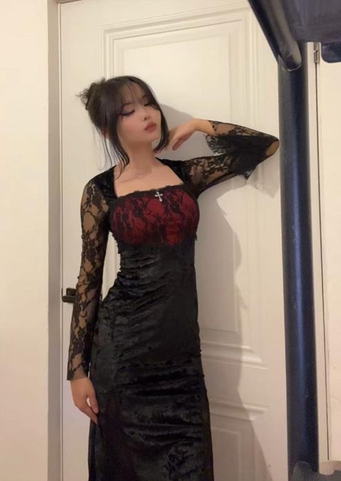 Готическое платье с крестиком