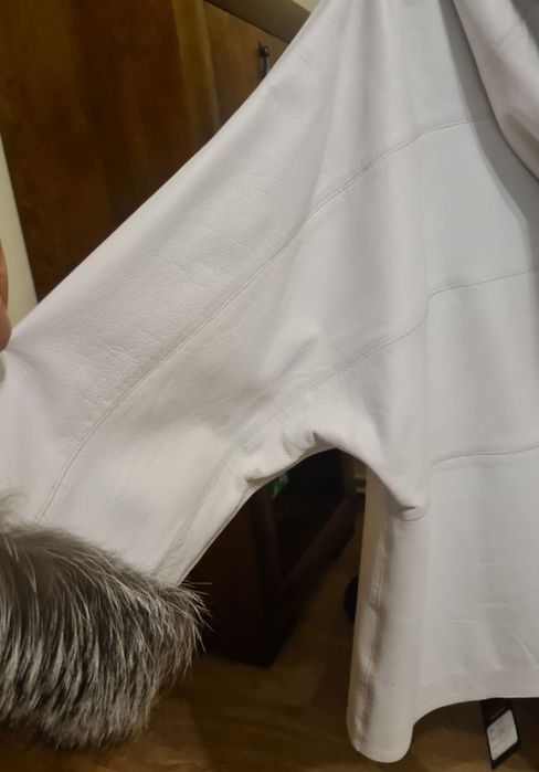 Geacă scurtă piele moale de mănuși.