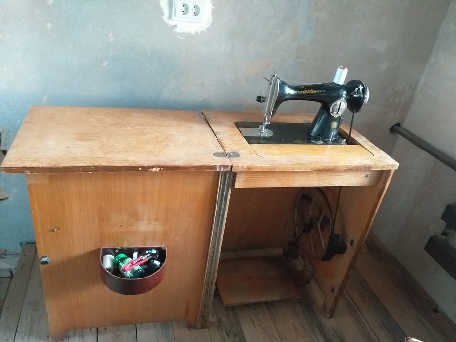 Швейная машина БУ